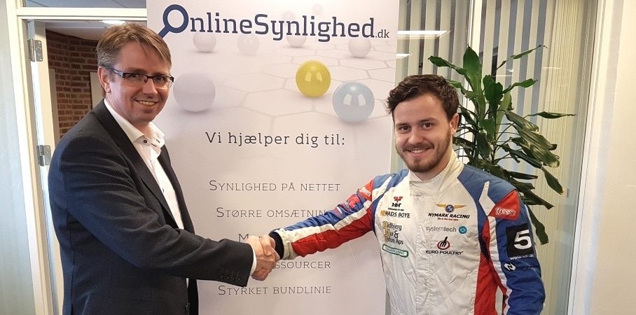 Håndslag på aftalen med Frederik Nymark