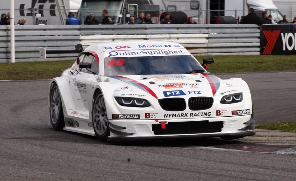 Professionel racerkører Frederik Nymark i høj fart